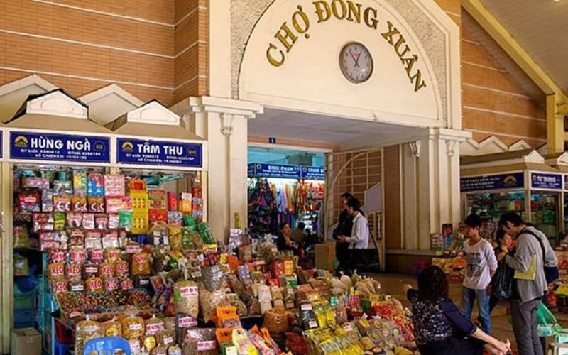 Dong Xuan Market -a place to visit in Hanoi not to be missed