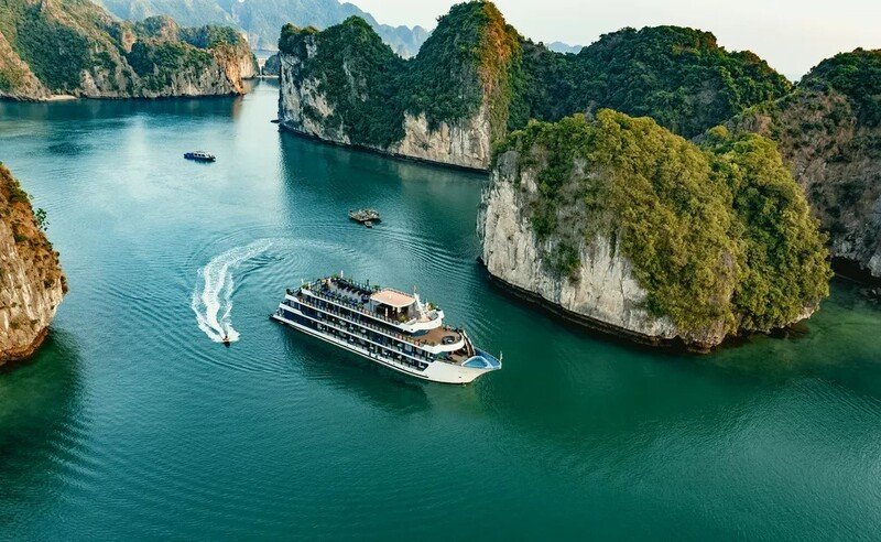 The Ultimate Guide to Hanoi to Halong Bay Shuttle Bus Transfers