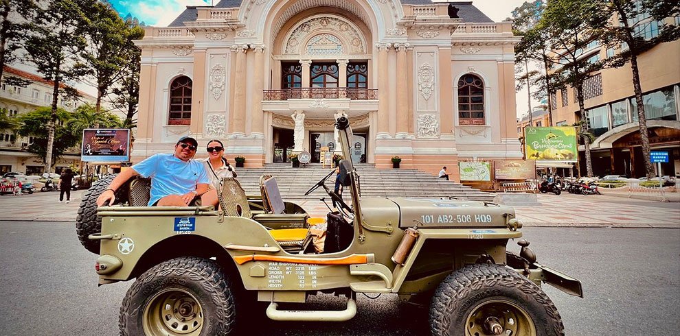 Private car/van transfer Tan Son Nhat airport to Ho Chi Minh City center