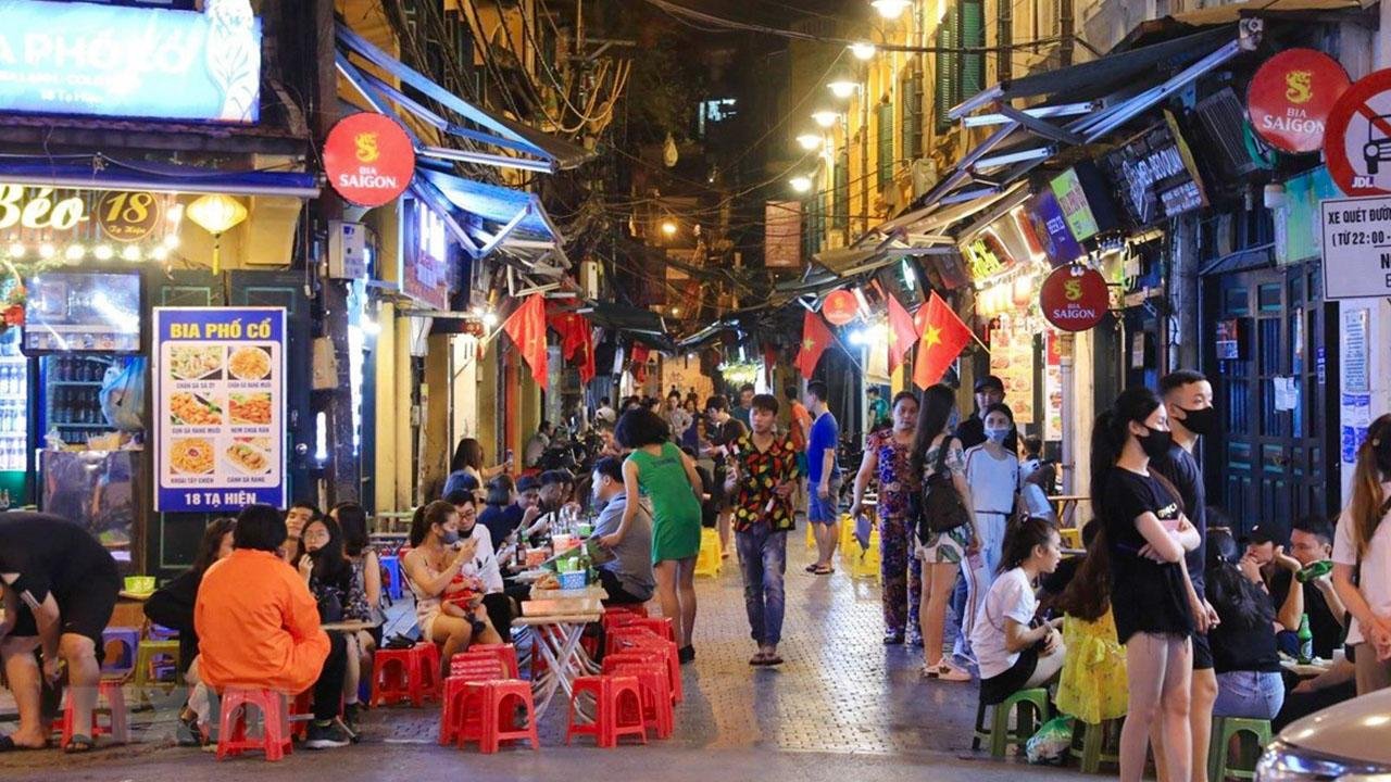 What to Eat in Hanoi Old Quarter: A Culinary Journey Through Vietnam's Food Paradise