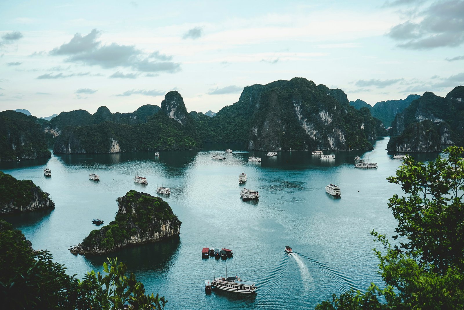 Overnight cruise through the karsts of Ha Long Bay