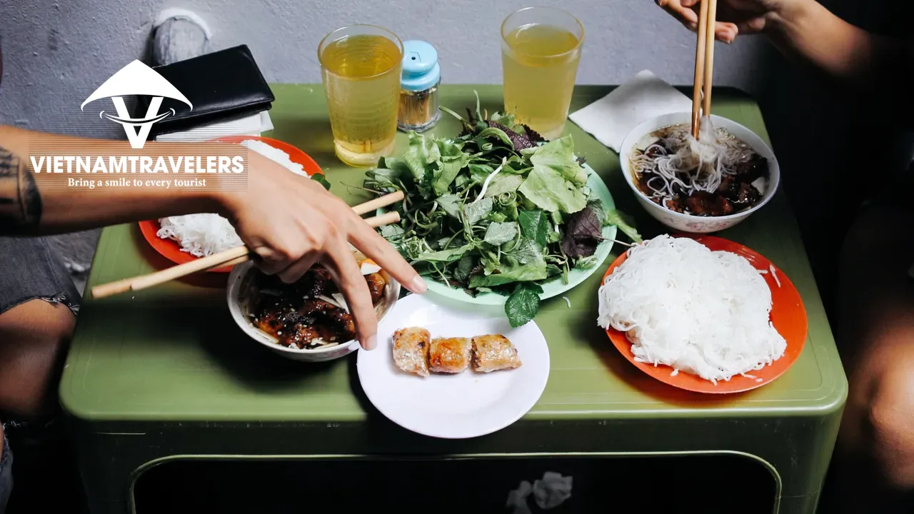 Hanoi Vegan Walking Food & Iconic Train Street Tour