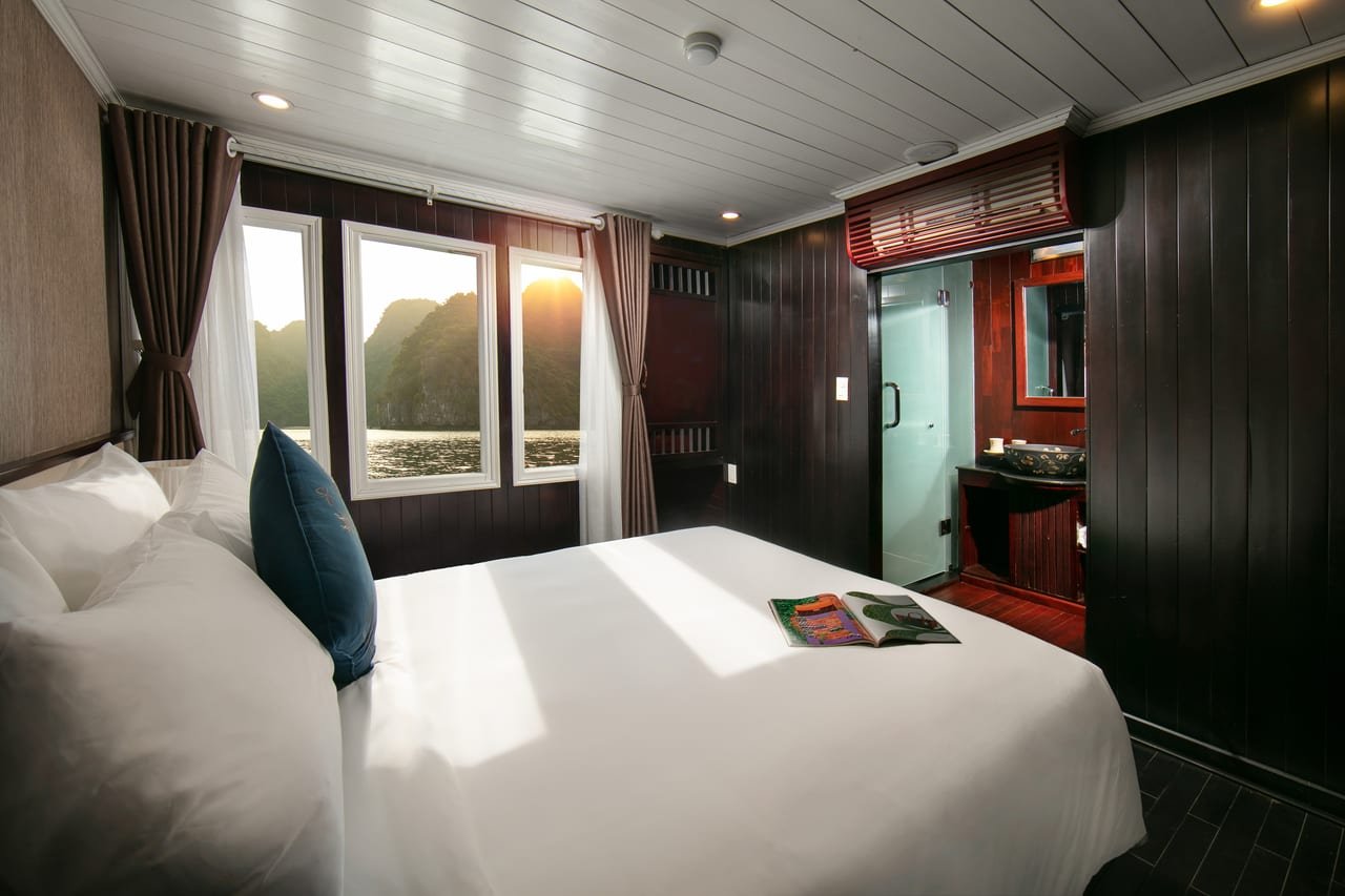 Amethyst Cruise 1 Day: Discover the Best of Halong Bay in Just One Day
