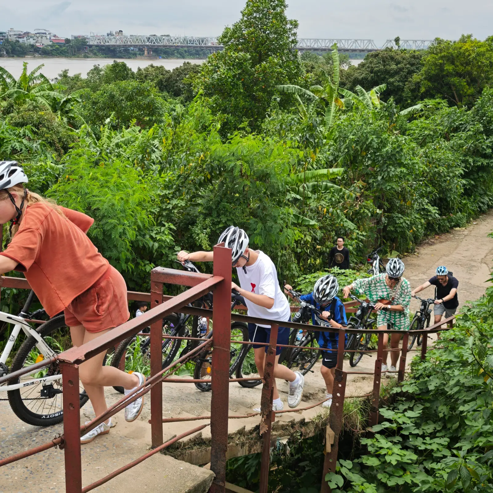 Hanoi: Red River Island & Long Bien Bridge Sunset Bicycle Tour