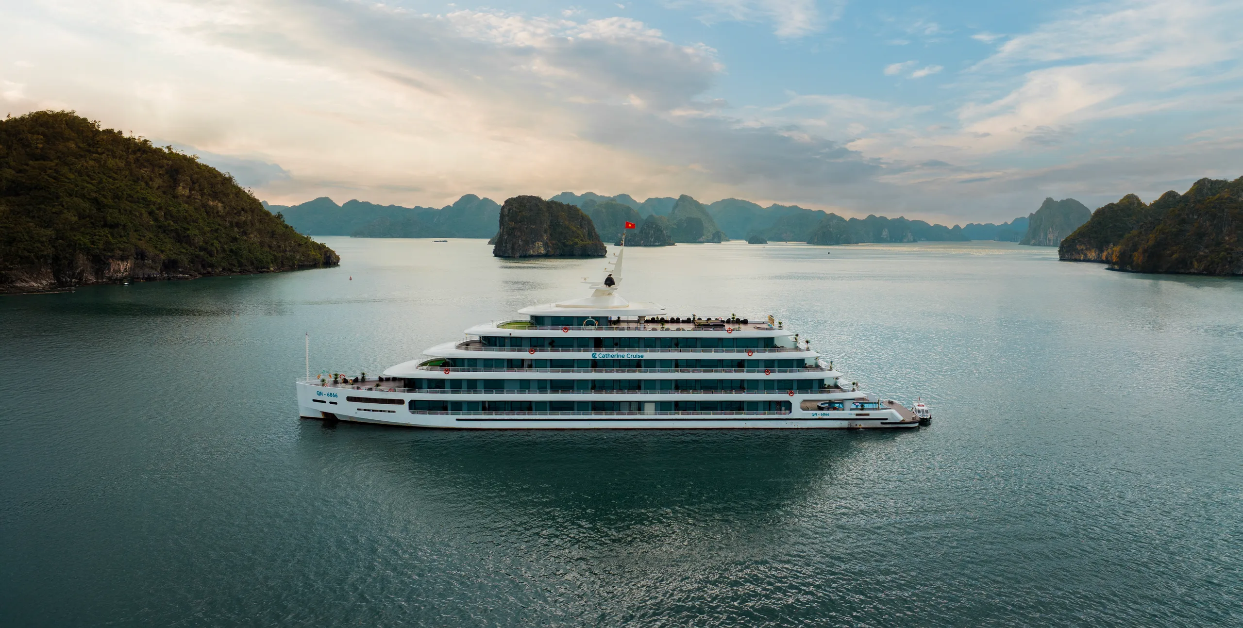 Hanoi – Ninh Binh, Ha Long & Lan Ha Bay: 3-Day Luxury Cruise Experience