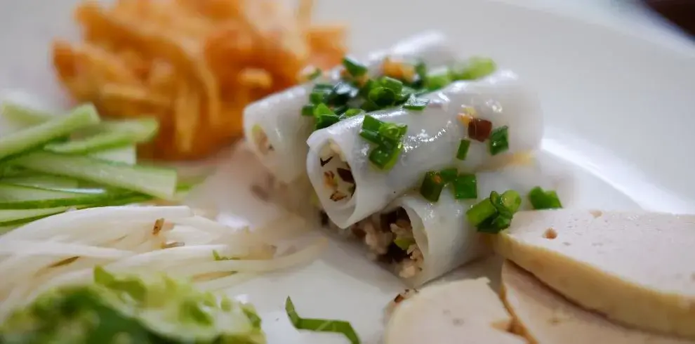 Hanoi: Michelin-Selected Street Food Walking Tour & Train Street