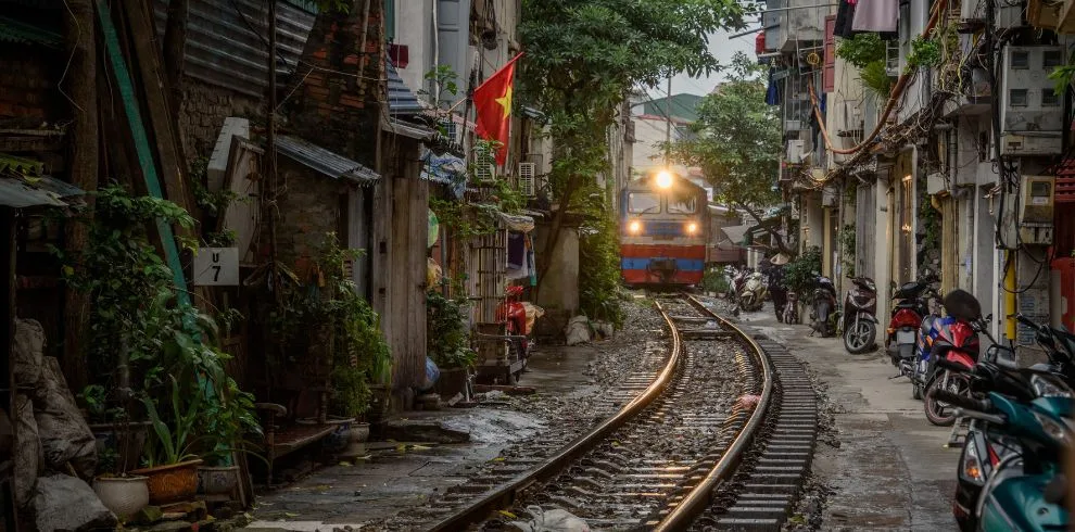 Hanoi: Michelin Street Food Tour by Open-Top Jeep & Train Street