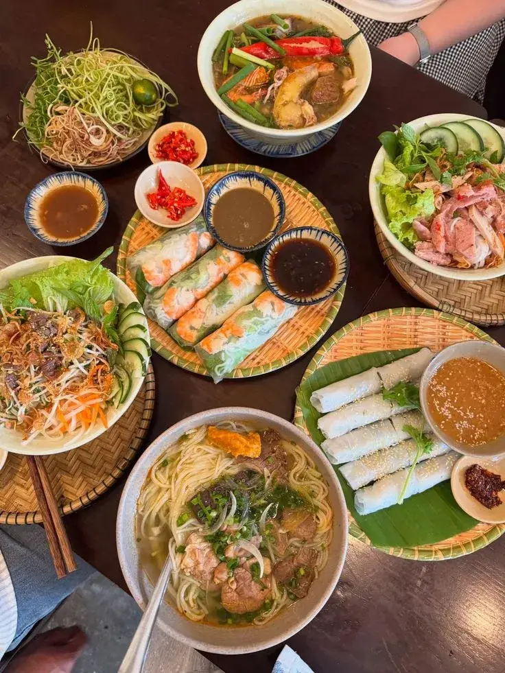 Hanoi: Halal Street Food & Sightseeing Tour by Motorbike