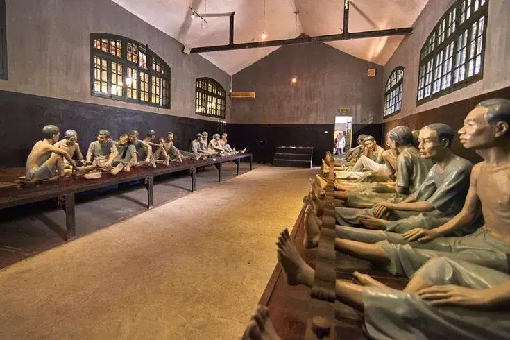 Hanoi: Hoa Lo Prison and Secret Wartime Bunkers History Tour