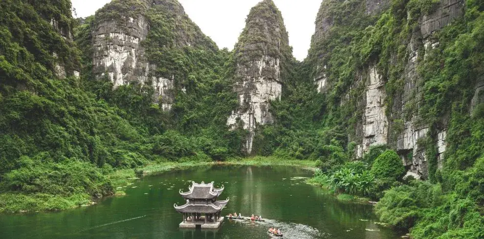 Hanoi Red River Soul: Ancient Temples, Spiritual Heritage & Pottery Village