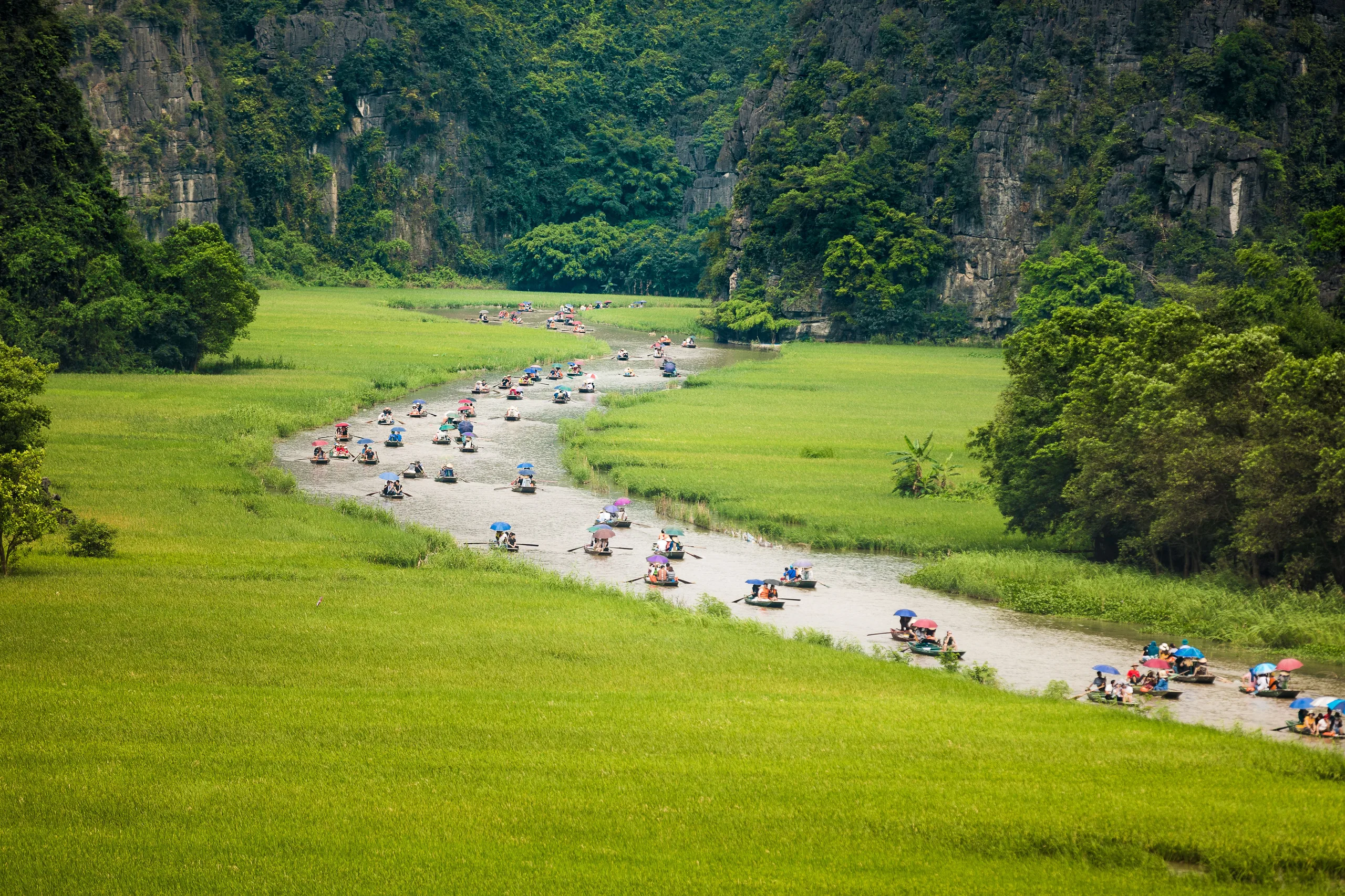Ninh Binh Private Tour – Hoa Lu, Trang An, Mua Cave & Bich Dong Pagoda