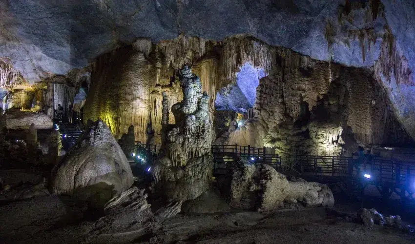 Paradise Cave - Known as the "underground palace"