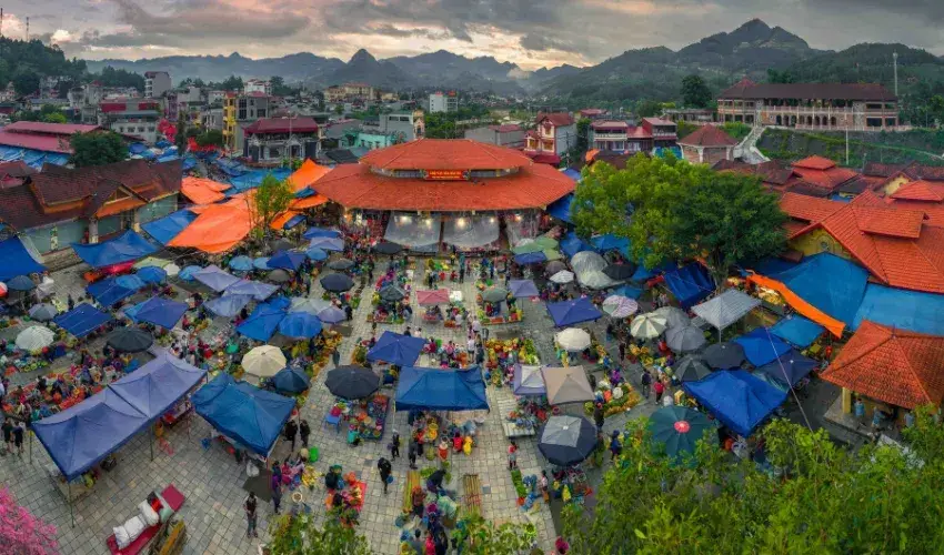 Bac Ha Market