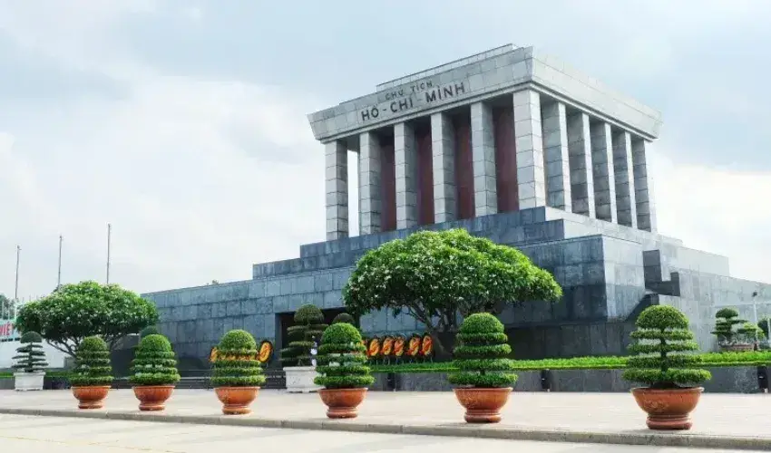 Hanoi package tours take visitors to the famous landmarks of the ancient capital