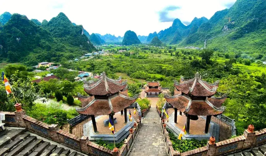 The sacred setting of Truc Lam Ban Gioc Buddhist Temple