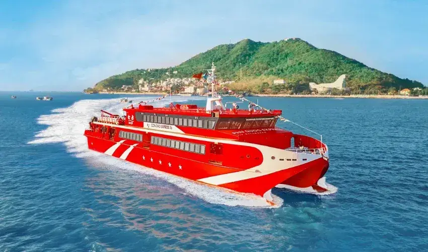 High-speed ferries offer a variety of departure times to Con Dao Island