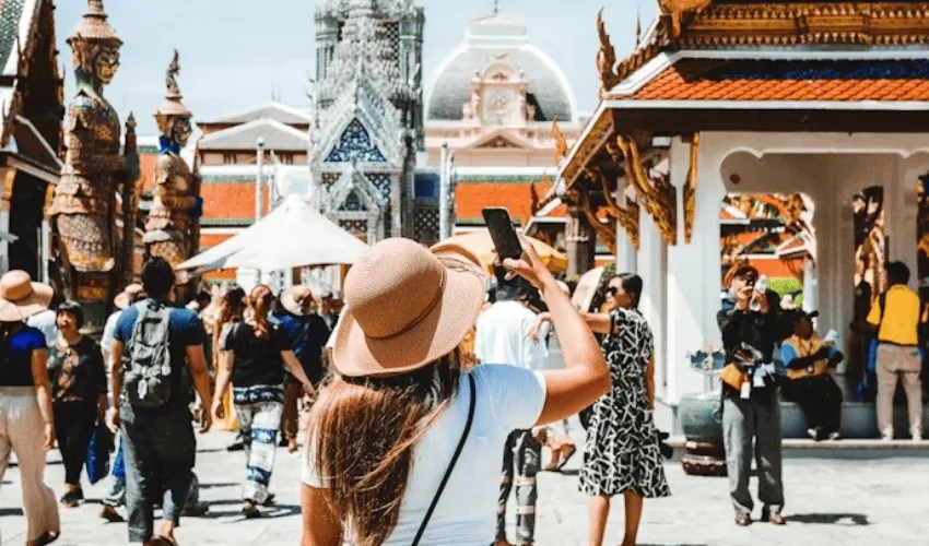 Small private tour group visiting a Thai temple in Bangkok