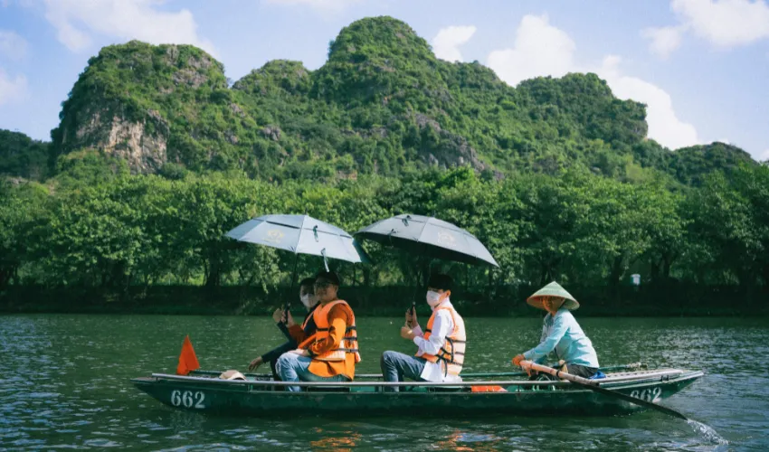 Couple route with a scenic boat experience in Ninh Binh Vietnam